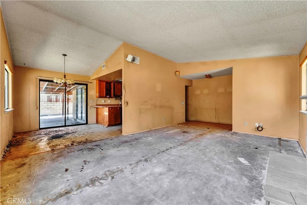 37134 Calle Real