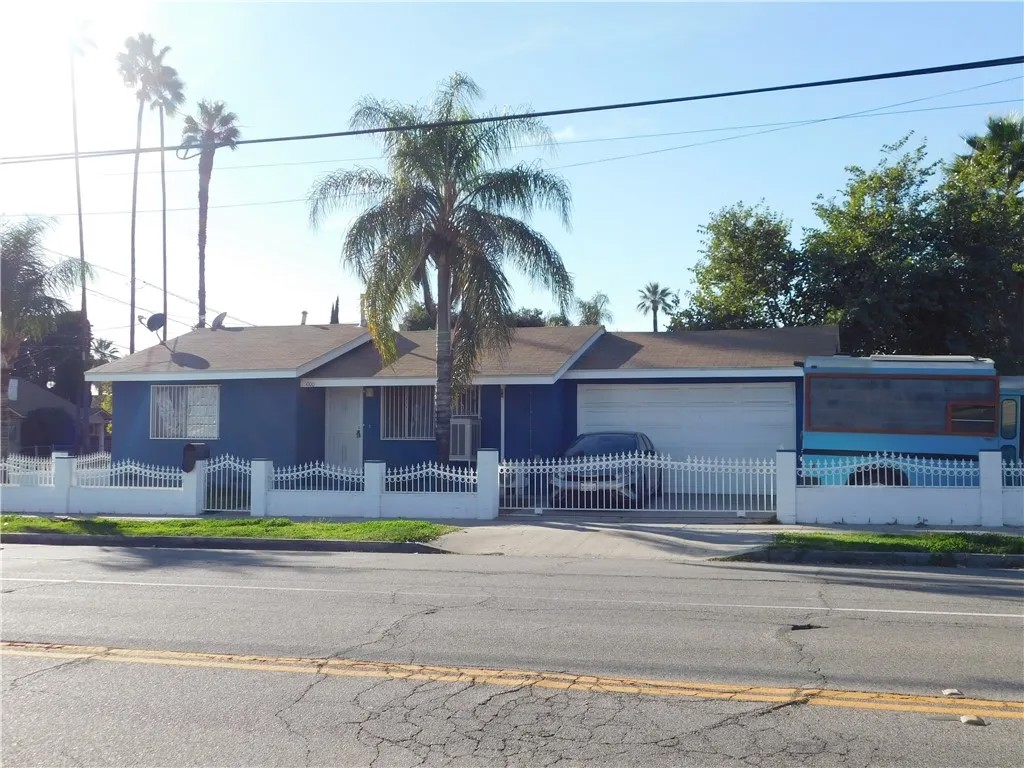 1000 N Mountain View