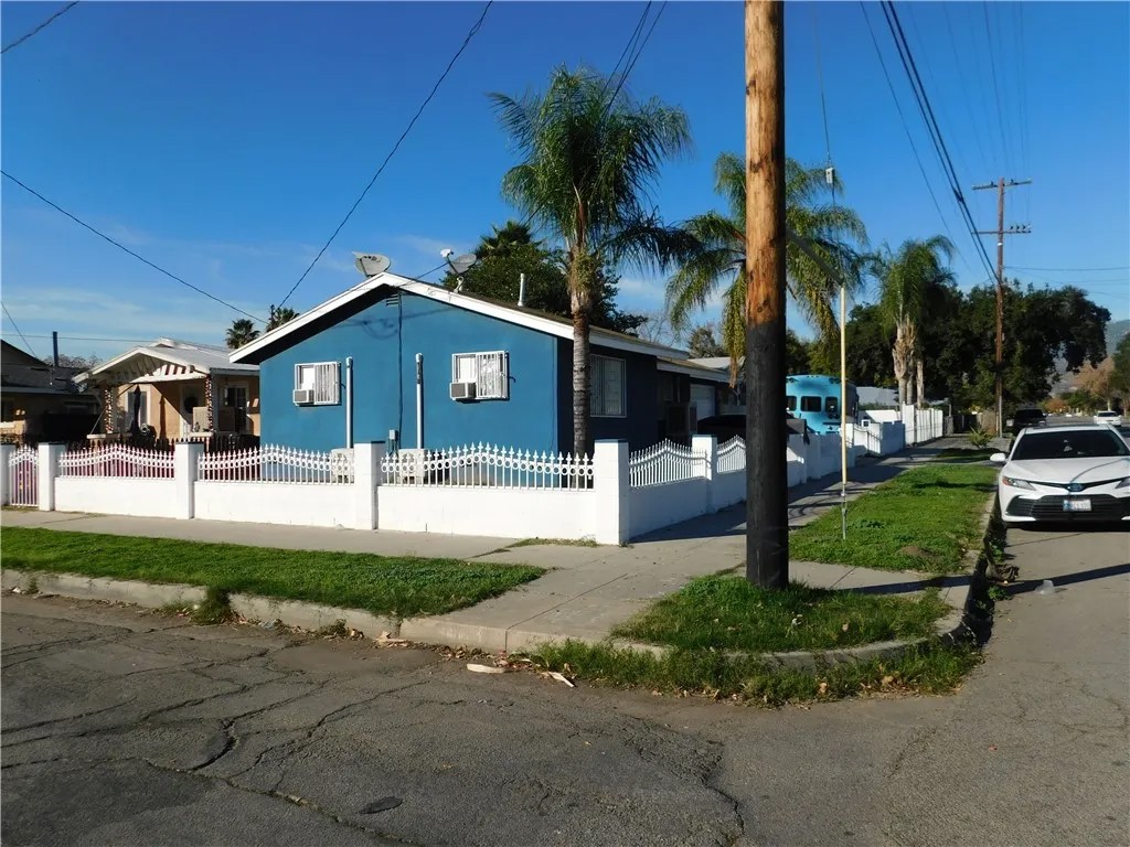 1000 N Mountain View