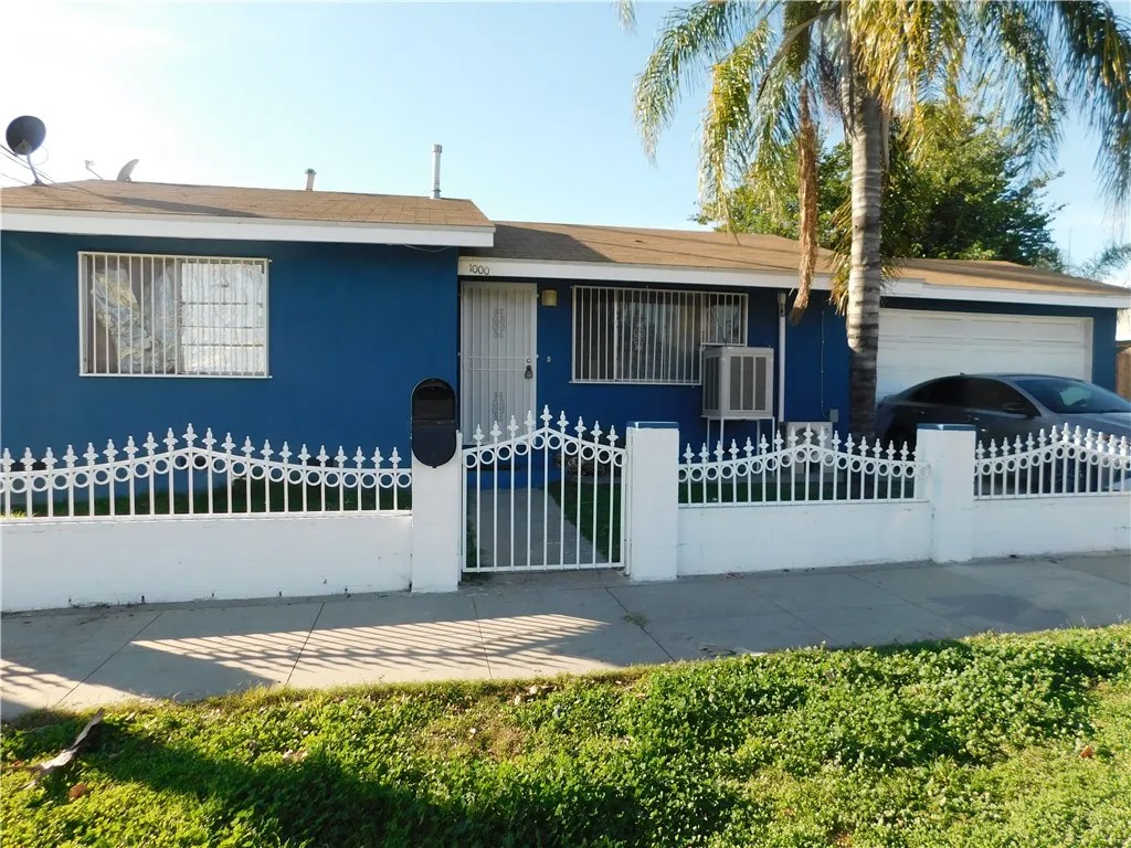 1000 N Mountain View