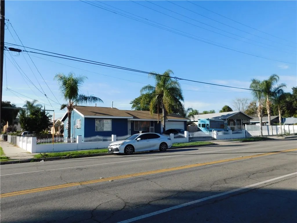 1000 N Mountain View