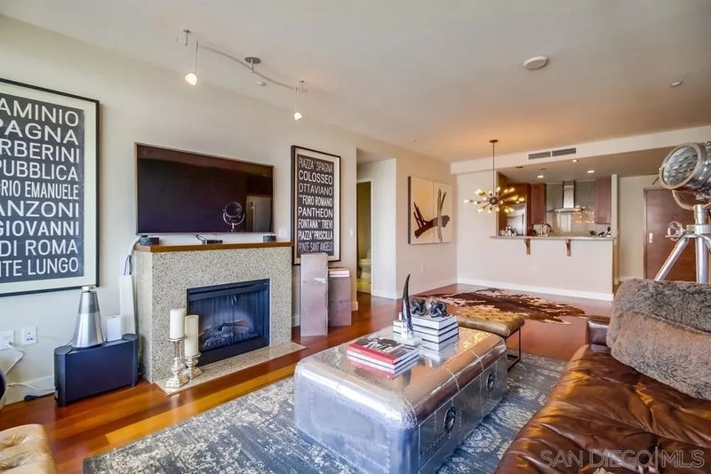 700 W E St 1602