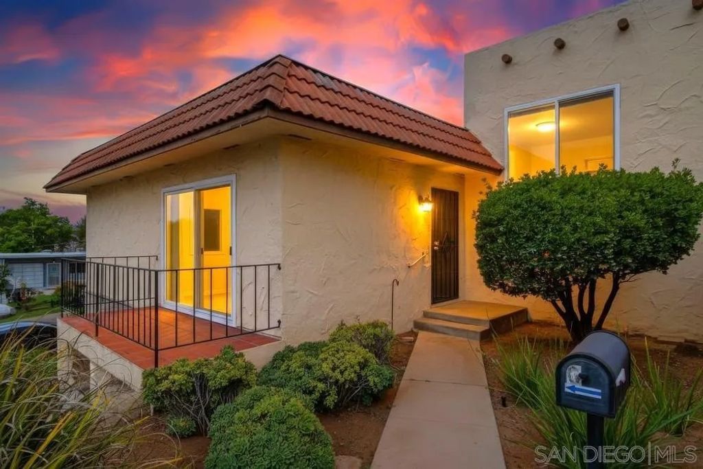 Photo of 725 E 4th Ave #Unit G, Escondido, CA 92025 (MLS # 260005437)