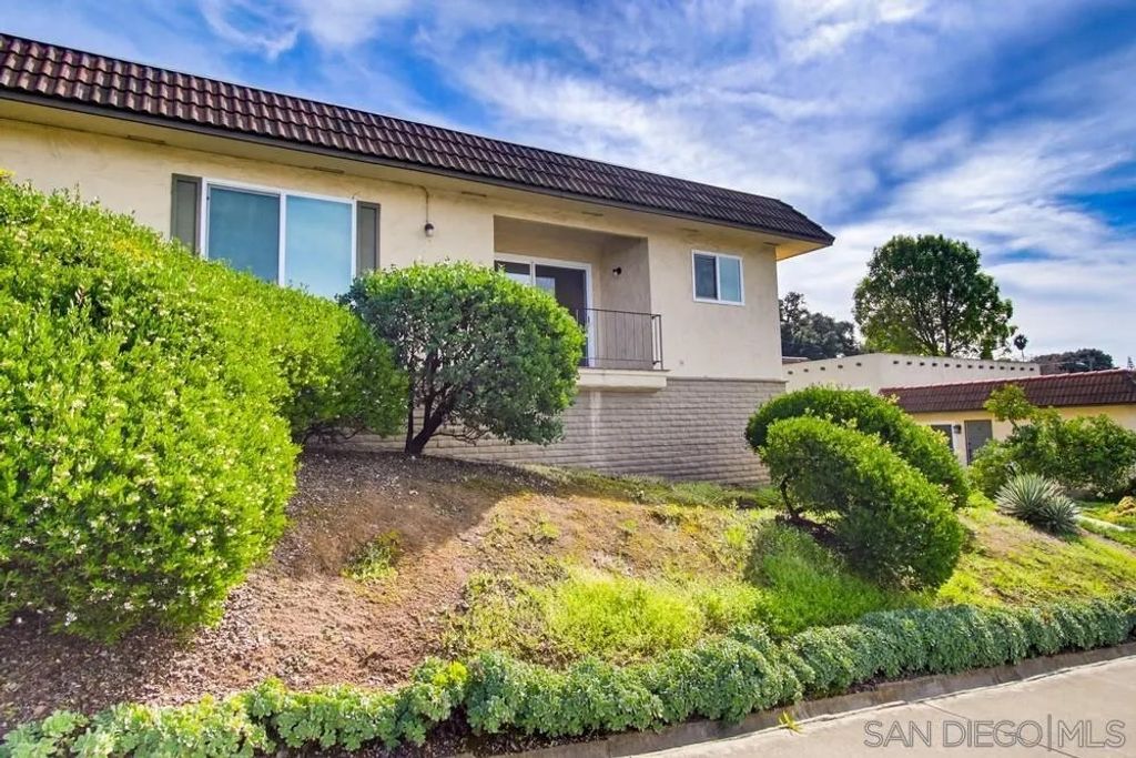 Photo of 725 E 4th Ave #Unit G, Escondido, CA 92025 (MLS # 260005437)