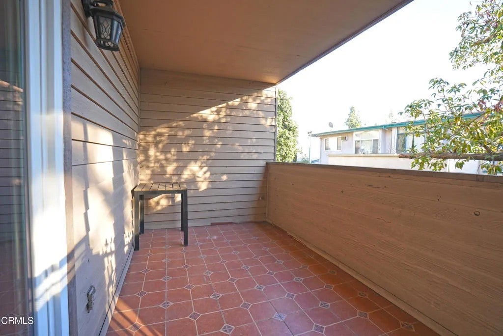 Photo of 434 N Oakland Avenue #2, Pasadena, CA 91101 (MLS # P1-29368)