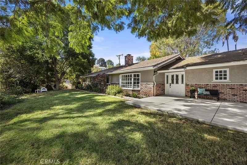 3201 Lakeknoll Drive