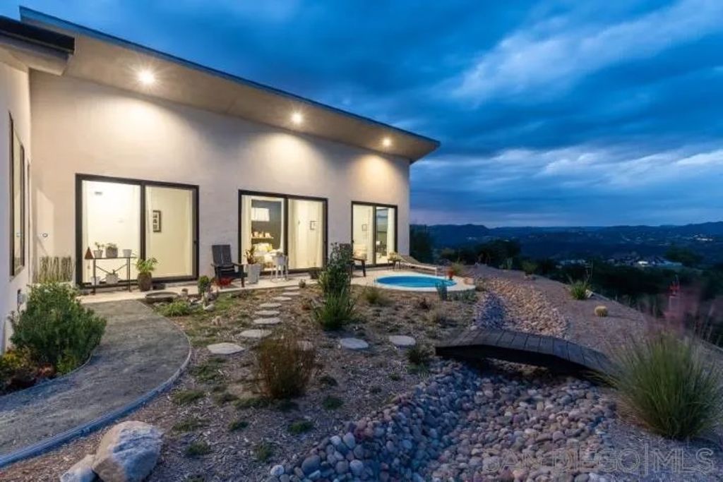 Photo of 1615 Vista Del Lago, Fallbrook, CA 92028 (MLS # 250042087)