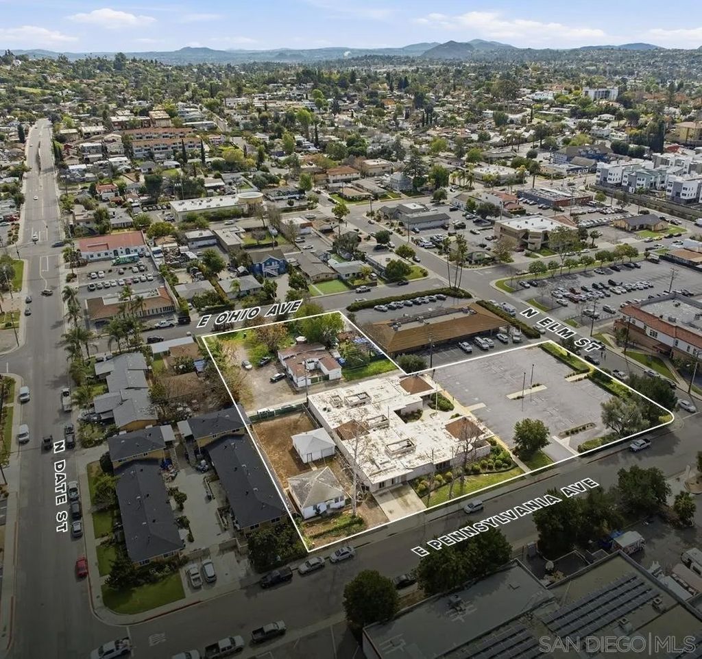 Photo of 815 E Pennsylvania Ave, Escondido, CA 92025 (MLS # 260007438)