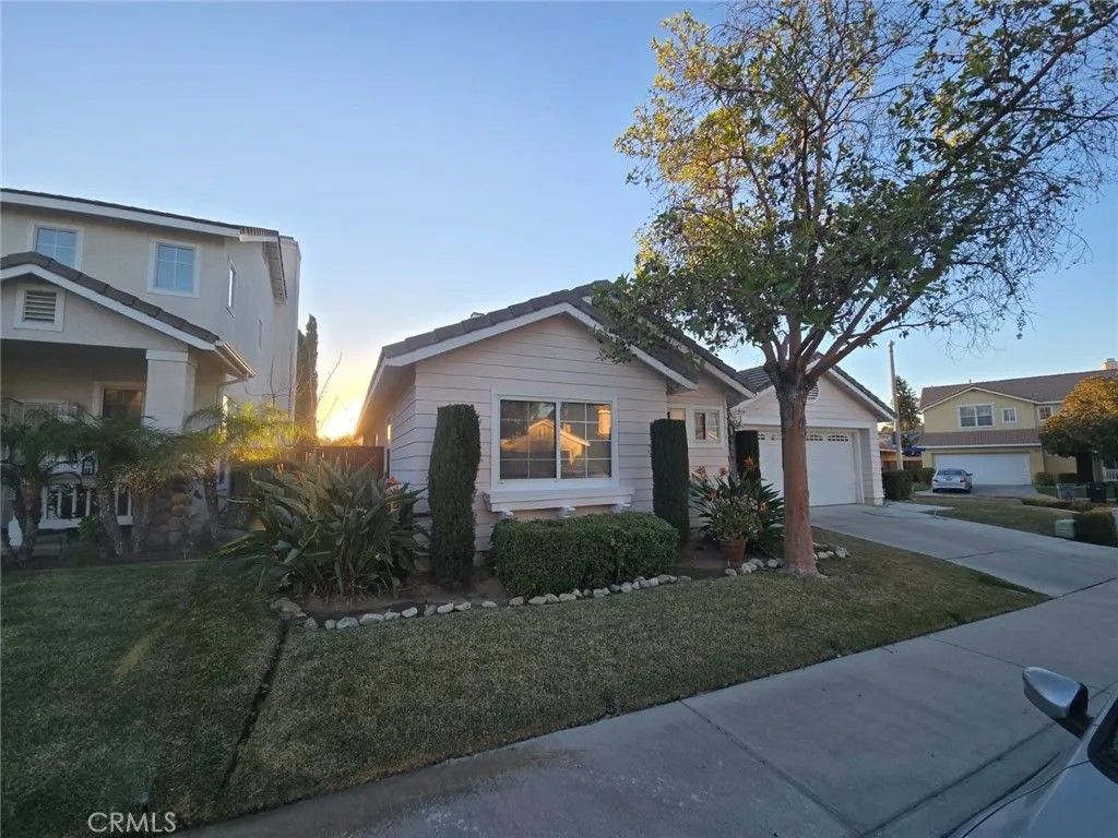Photo of 366 Cypress Court, Corona, CA 92879 (MLS # IV26003698)