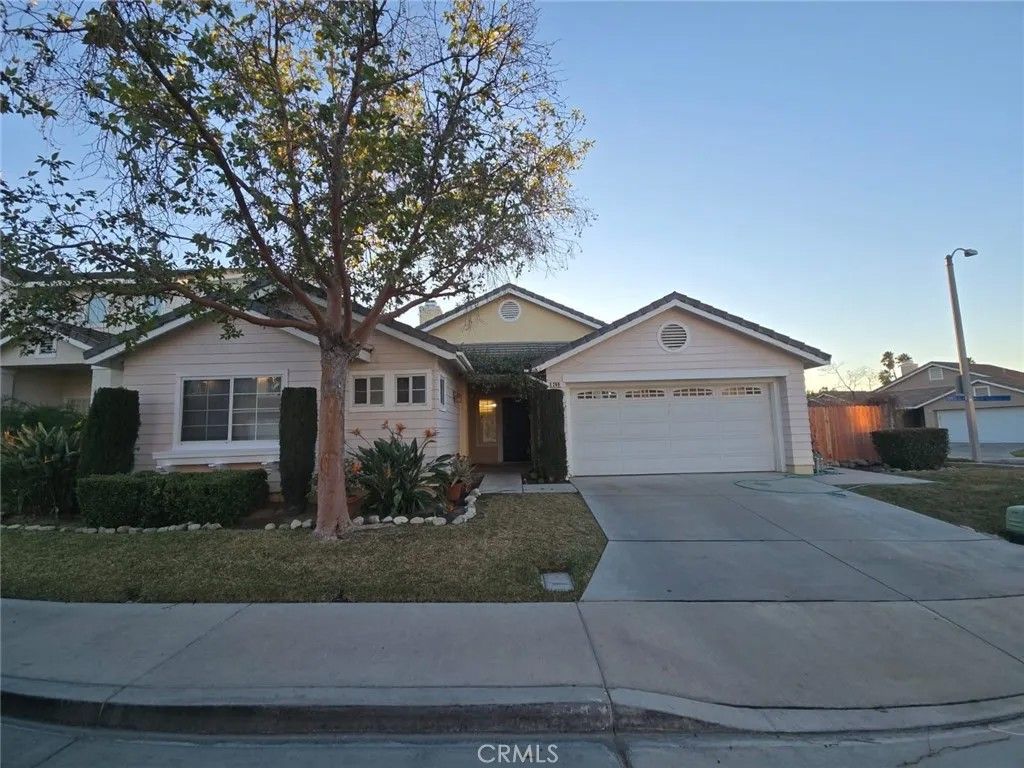 Photo of 366 Cypress Court, Corona, CA 92879 (MLS # IV26003698)