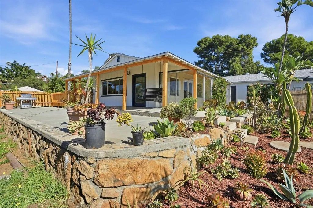 Photo of 535 Minnesota Avenue, Fallbrook, CA 92028 (MLS # NDP2601209)