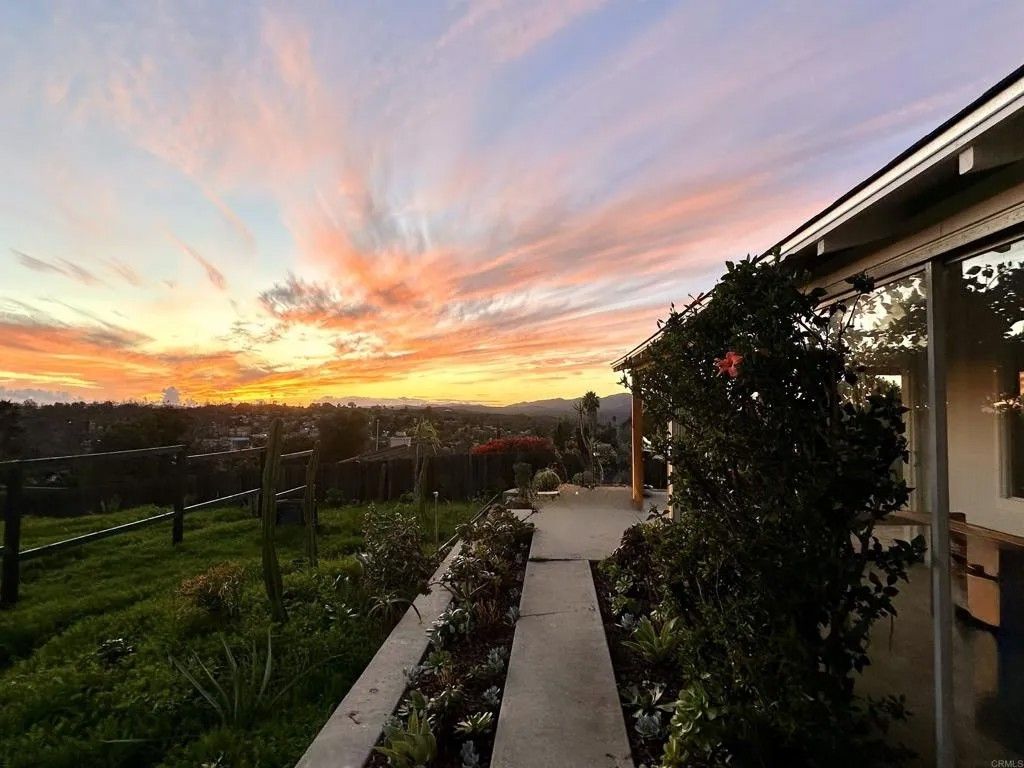 Photo of 535 Minnesota Avenue, Fallbrook, CA 92028 (MLS # NDP2601209)