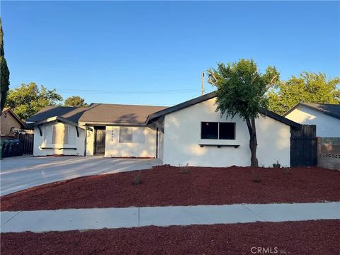 Photo of 38638 Carolside Avenue, Palmdale, CA 93550 (MLS # TR26088825)