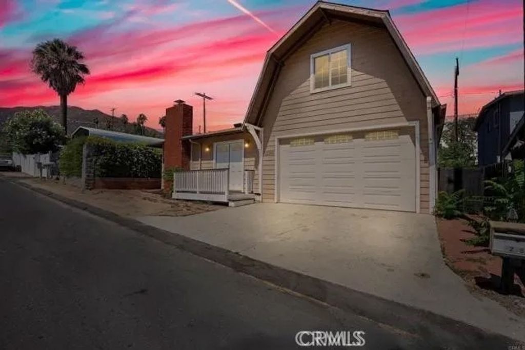 Photo of 32989 Pepper Dr, Lake Elsinore, CA 92530 (MLS # SW26050398)