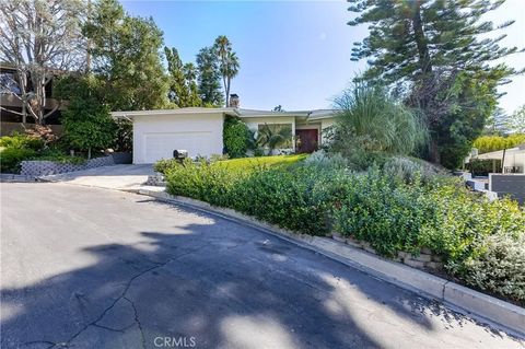 Photo of 11500 Dona Cecilia Drive, Studio City, CA 91604 (MLS # SR25275168)