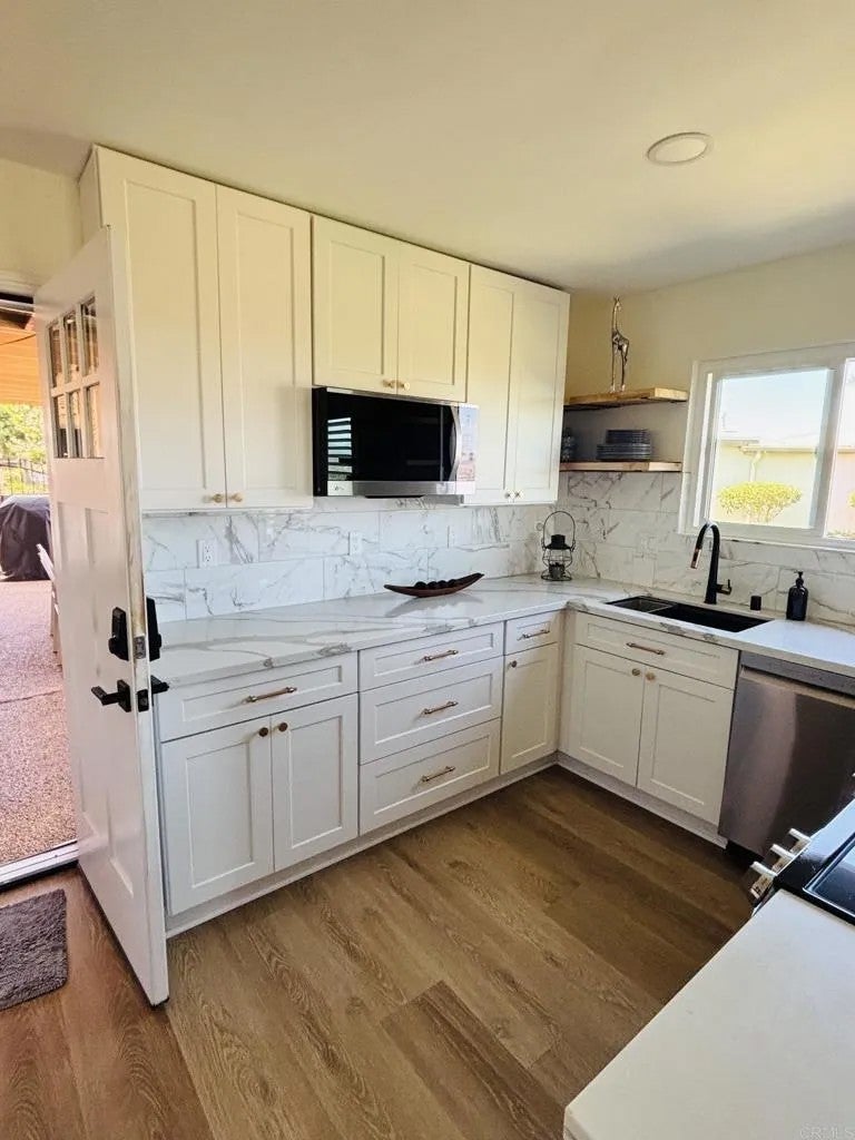 4473 Kittiwake Way