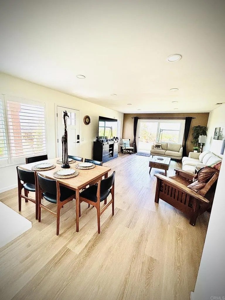 4473 Kittiwake Way