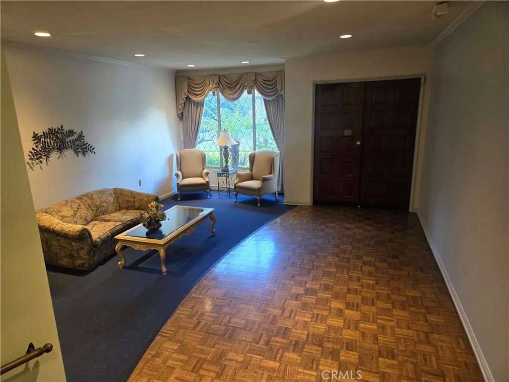 972 E California 202