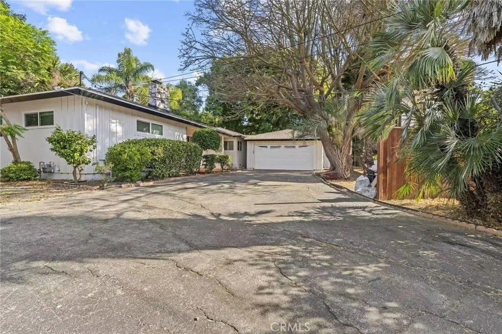 Photo of 26242 Oak St, Rolling Hills Estates, CA 90274 (MLS # OC26230272)