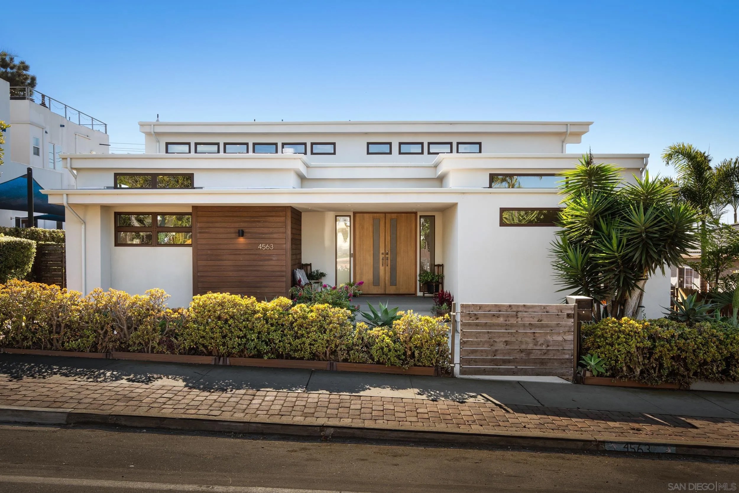 4563 Point Loma Ave