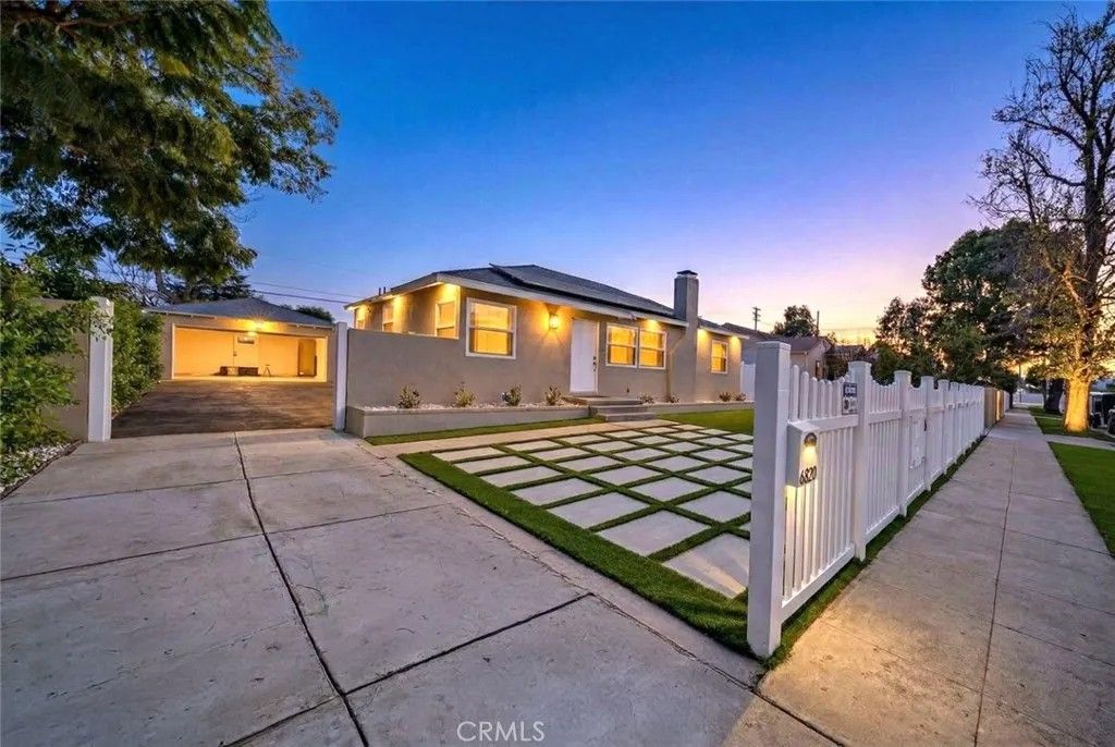 Photo of 6820 Jellico Avenue, Lake Balboa, CA 91406 (MLS # SR26045789)