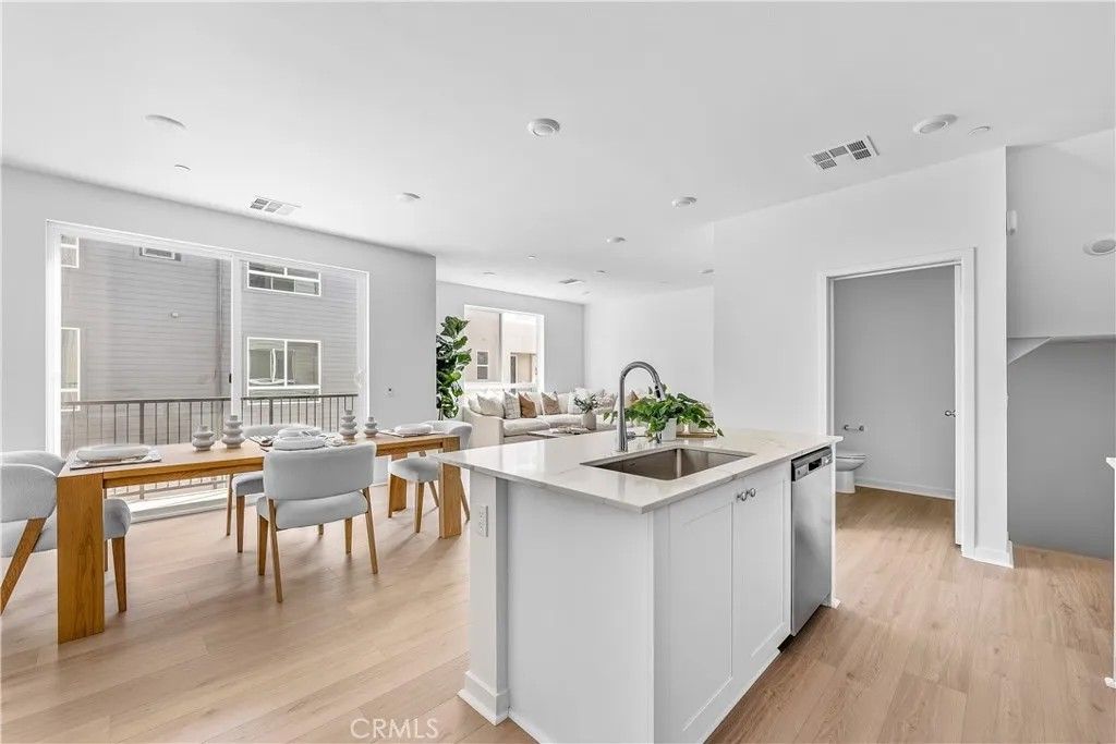 Photo of 9423 N Sepulveda Blvd #3, North Hills, CA 91343 (MLS # SR25252342)