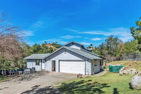 Photo of 13720 Misty Oak Rd, Valley Center, CA 92082 (MLS # 260003718)