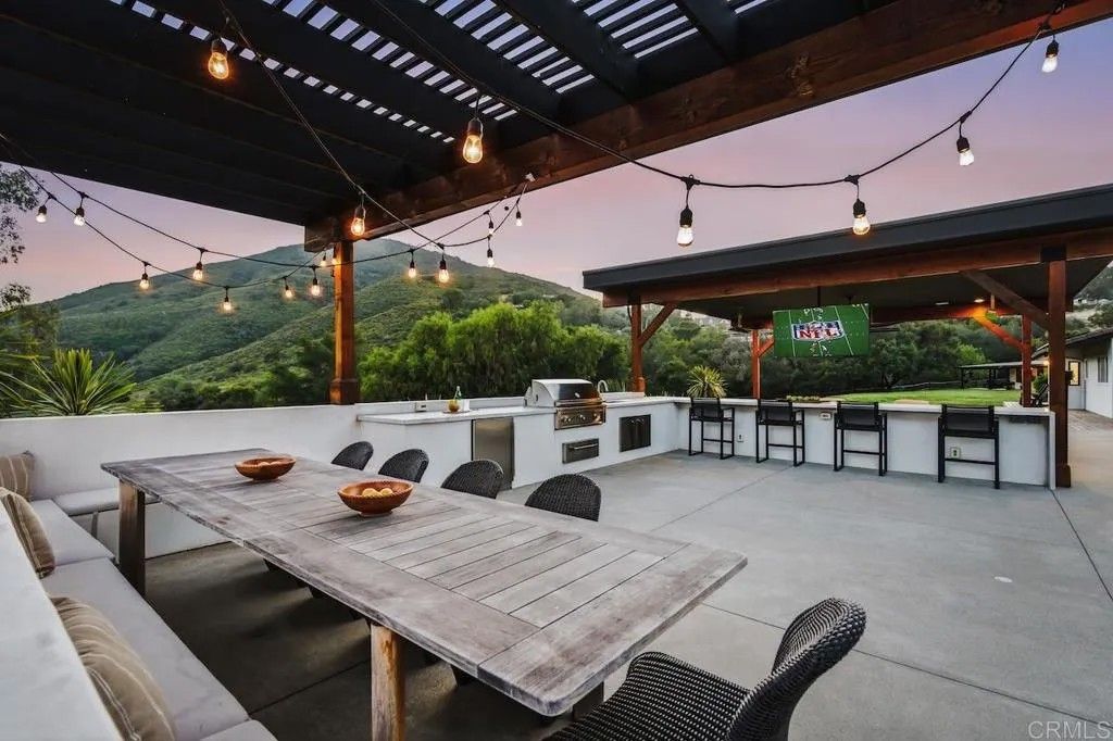 Photo of 19660 Elfin Glen, Escondido, CA 92029 (MLS # NDP2603700)