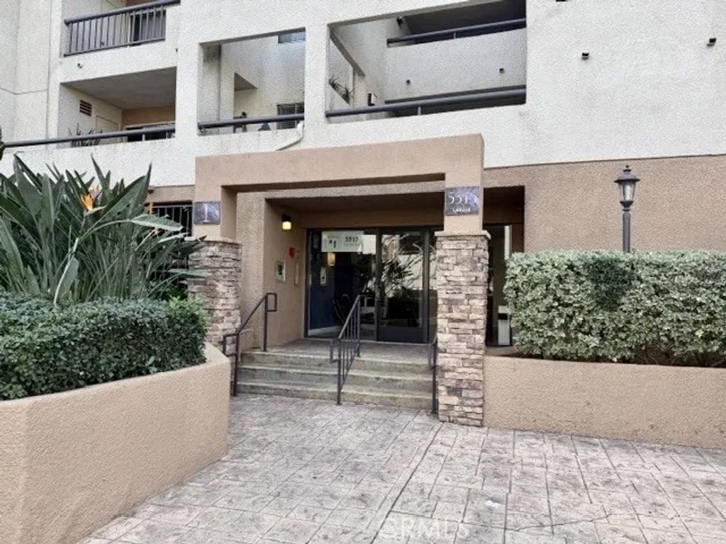 Photo of 5515 Canoga Avenue #231, Woodland Hills, CA 91367 (MLS # SR26018476)