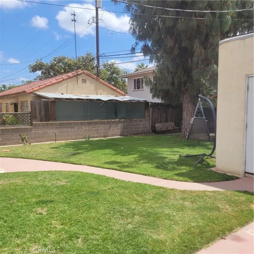 623 W Hedges Avenue