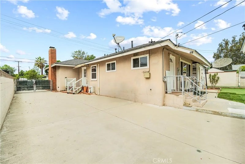 1422 N Sultana