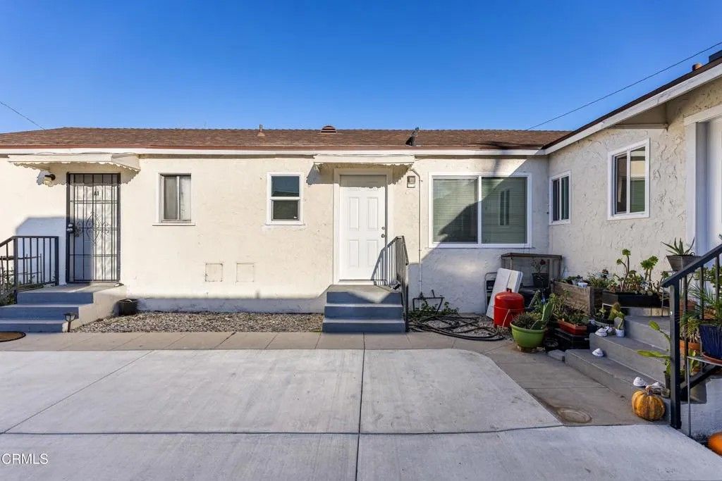 Photo of 6634 Vineland Avenue, Los Angeles, CA 91606 (MLS # P1-26214)