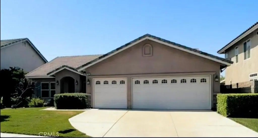 Photo of 14987 Pepperdine Dr, Fontana, CA 92336 (MLS # IV26000330)