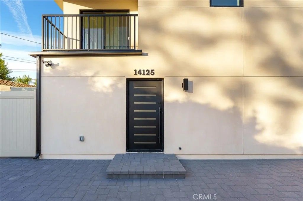 Photo of 14125 Emelita, Sherman Oaks, CA 91401 (MLS # SR26004882)