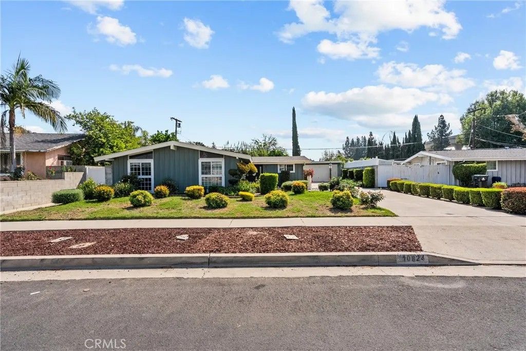Photo of 10824 Danube Ave, Granada Hills, CA 91344 (MLS # SR26072402)