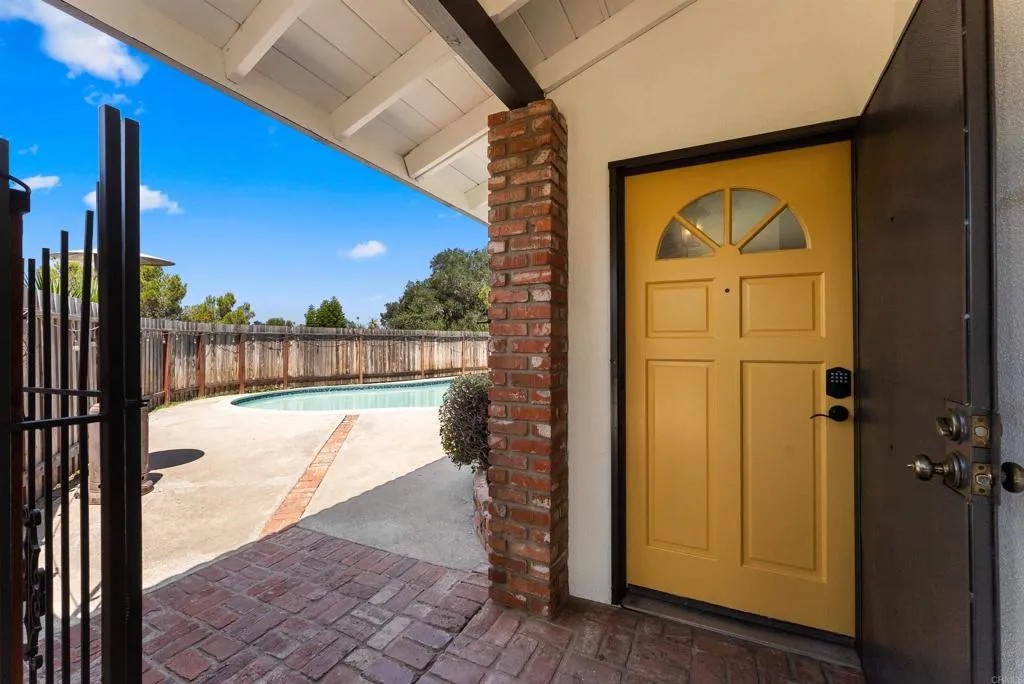 909 Donnan Place