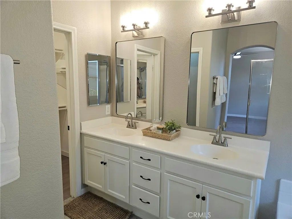 Photo of 41764 Ridgewalk St #3, Murrieta, CA 92562 (MLS # OC26084541)