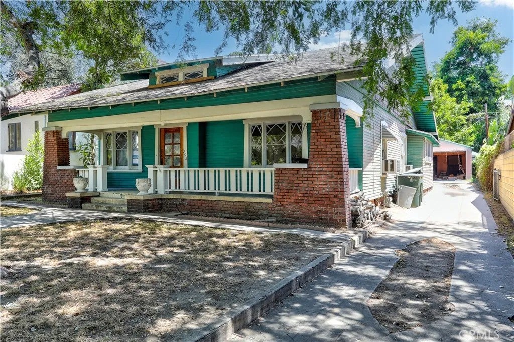 892 N Chester Avenue