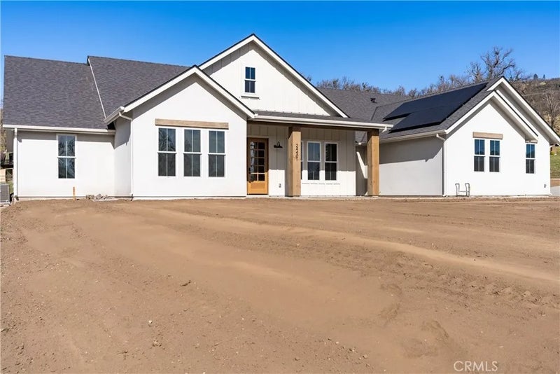 24401 Oaktree Court