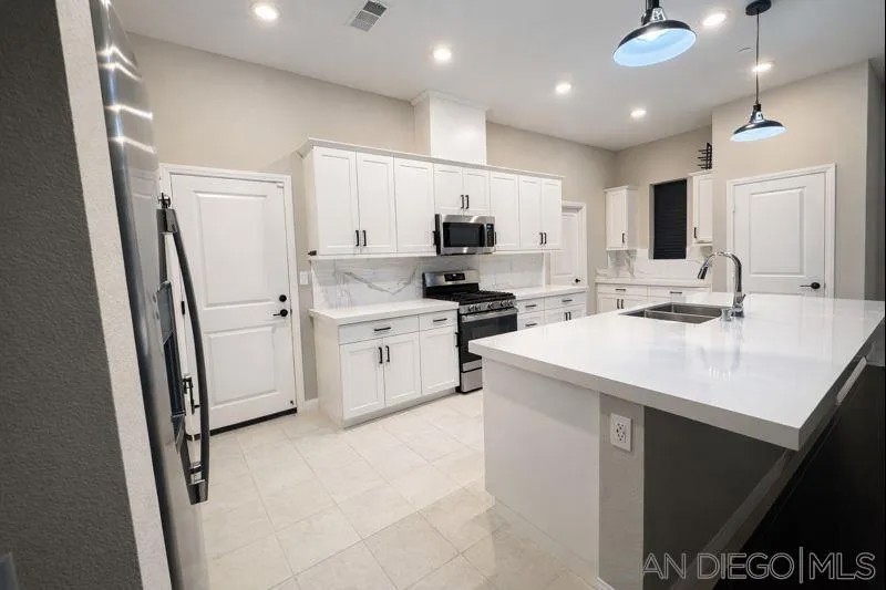 2028 Bluestone Circle