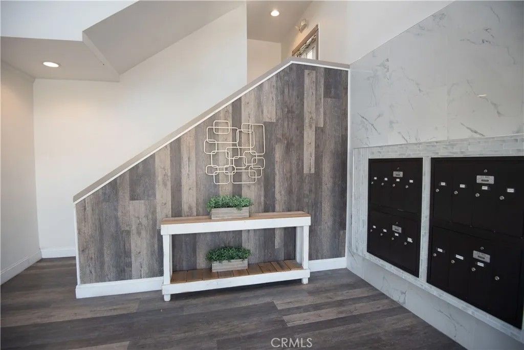 Photo of 10900 Blix St #14, North Hollywood, CA 91602 (MLS # SR26049957)