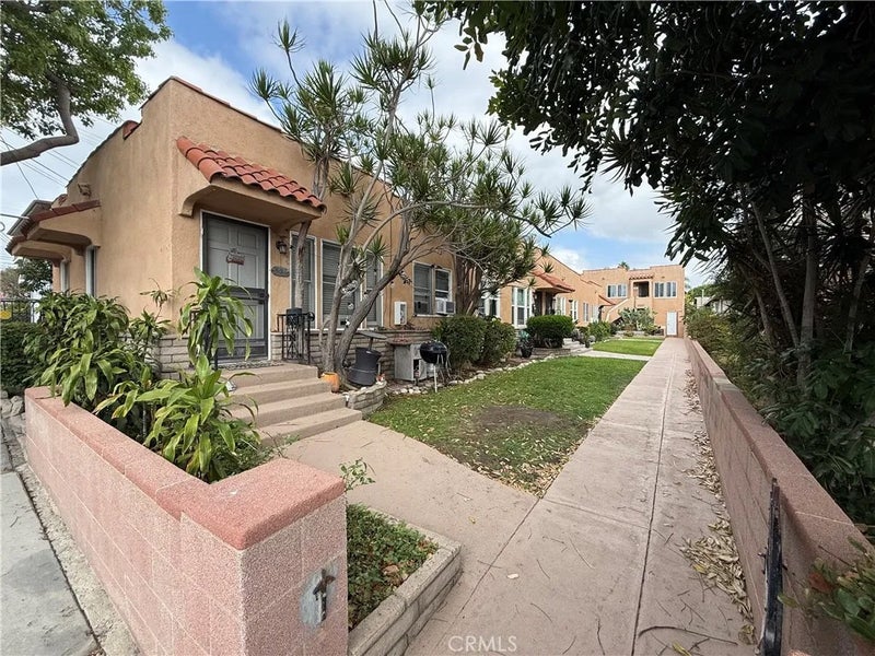 566 W 17th