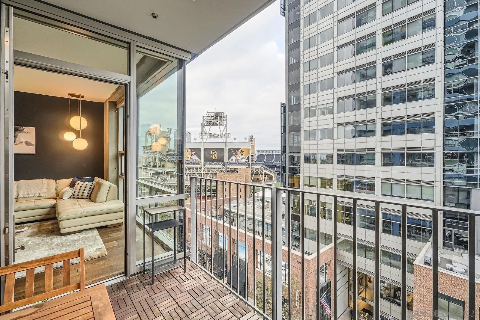 321 10th Ave 904