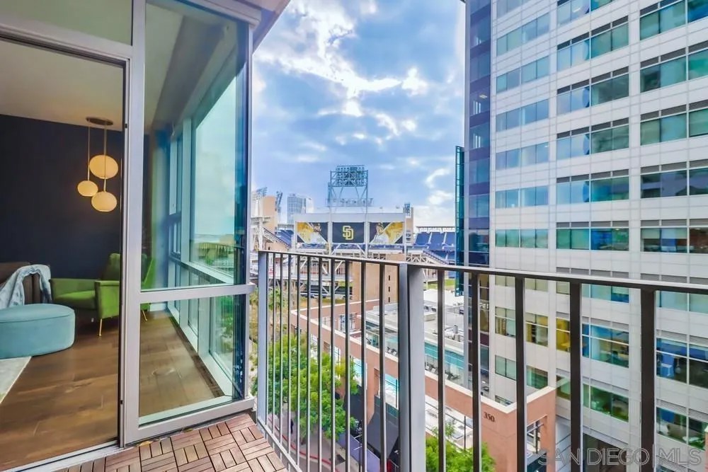 321 10th Ave 904