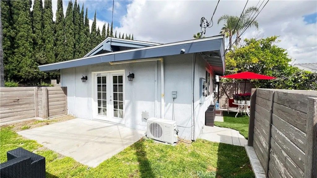 Photo of 20737 Tiara St #ADU, Woodland Hills, CA 91367 (MLS # SR26089877)