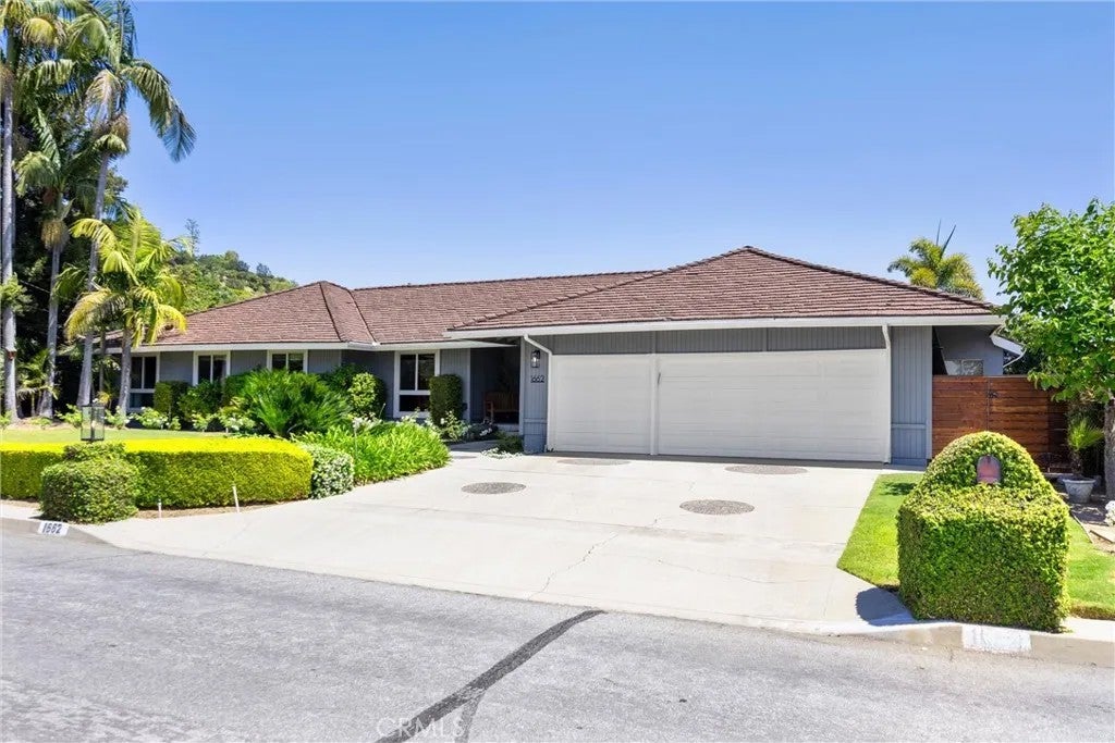 1662 Sierra Vista Drive