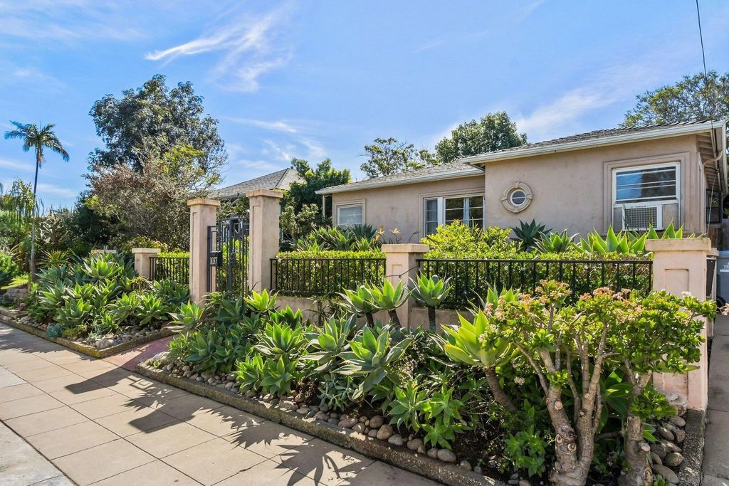 Photo of 1037-1039 Johnson Ave, San Diego, CA 92103 (MLS # 260004465)