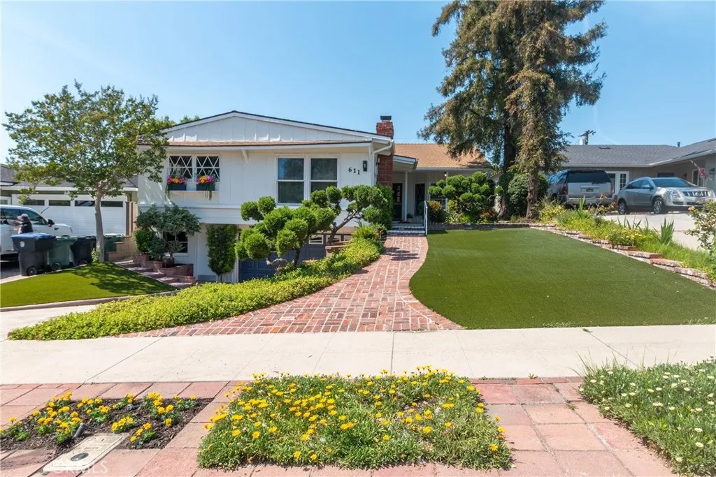 611 Delaware Road
