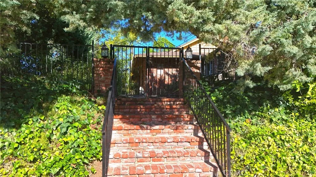 23421 AETNA Street