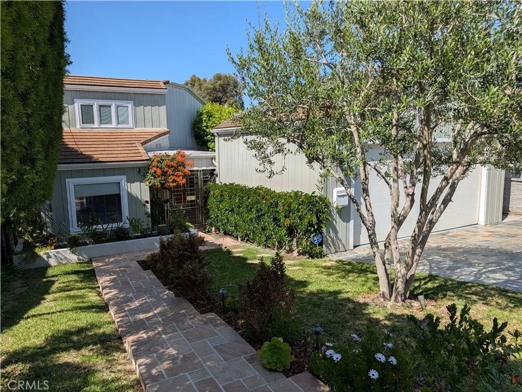 Photo of 1451 3rd Street, Manhattan Beach, CA 90266 (MLS # SB26092218)